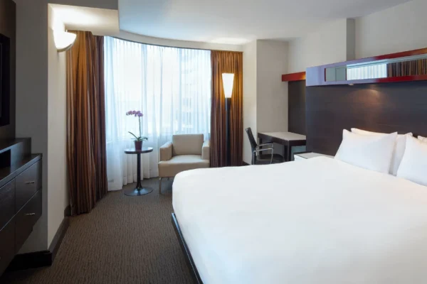 Hyatt-Regency-Toronto-P132-King-Guestroom.4x3.jpg Hyatt-Regency-Toronto-P132-King-Guestroom.4x3.jpg